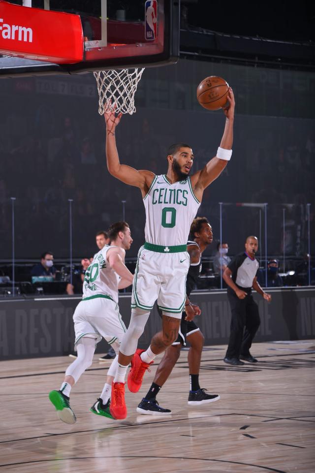 他在賽後面 他在賽後面